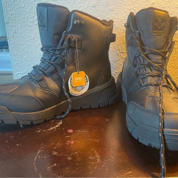 Columbia Insulted Snow Boots - Picture 2 of 4